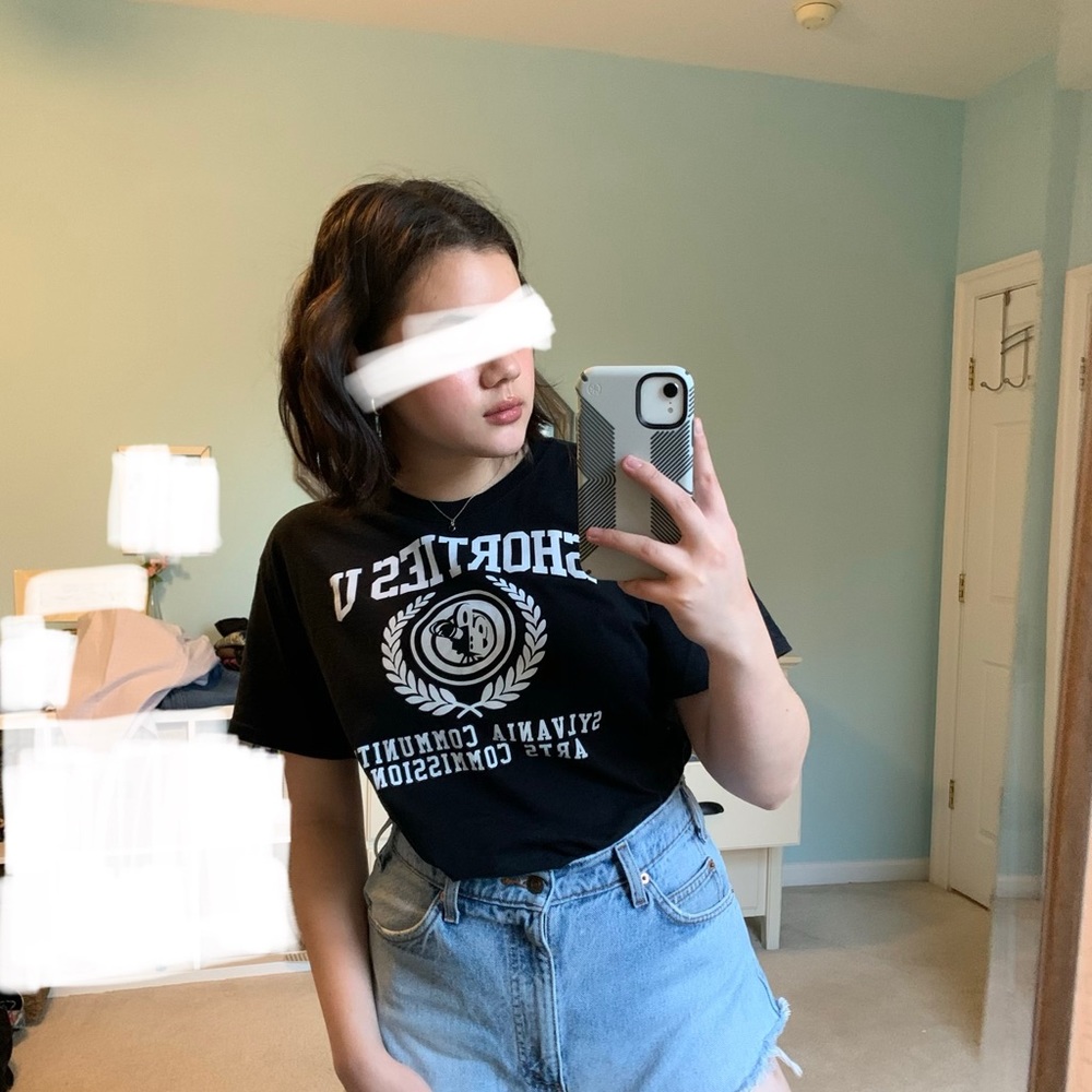 Black tee